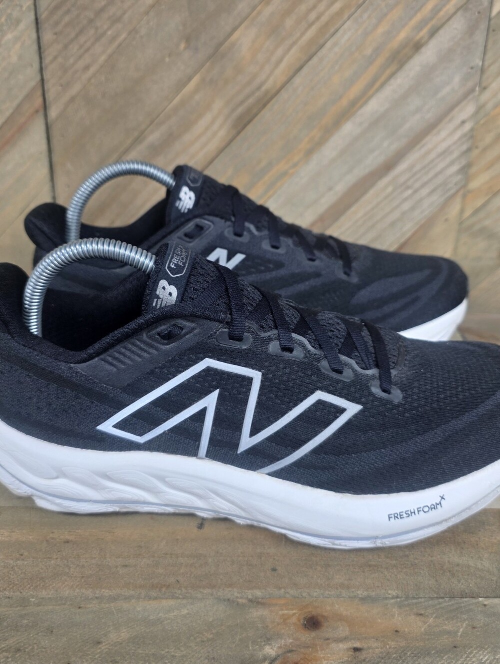 New Balance Fresh Foam X Vongo v6 Womens Athletic Shoes Size 9.5 Black White